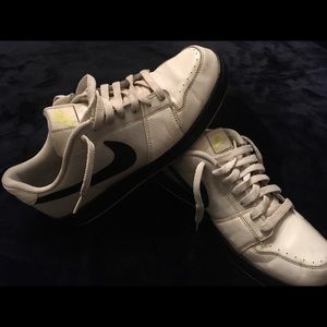Men’s Nike sneakers - white/grey (size 10).